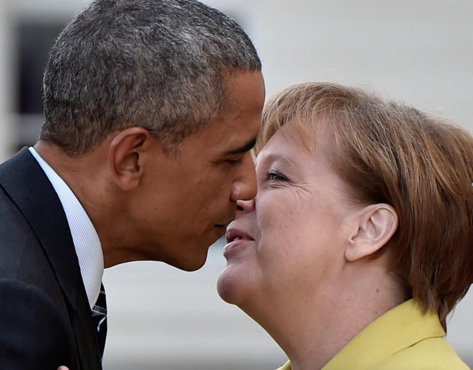 Bundeskanzlerin Angela Merkel empfängt US-Präsident Barack Obama am Palast in den Herrenhäuser Gärten in Hannover. Obama ist für zwei Tage in Deutschland zu Besuch. (Bild: Martin Meissner/AP)