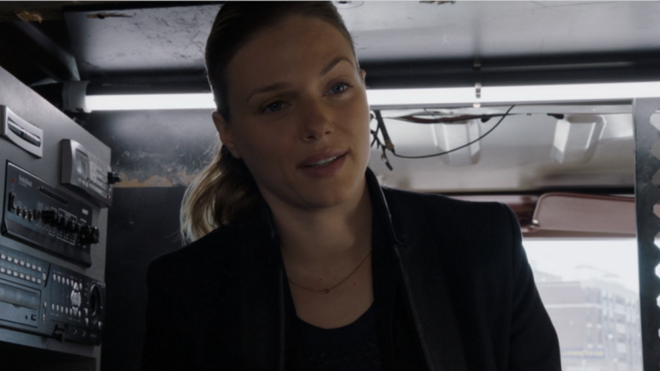 Upton talking to Halstead and Olinsky in surveillance van in Chicago P.D. Season 4x21