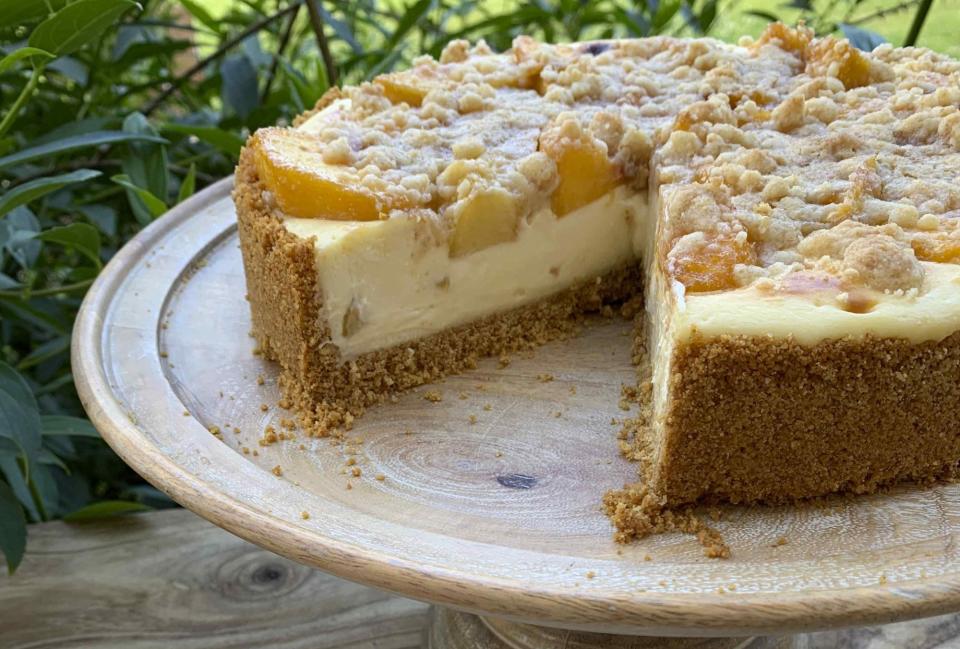 Peach Cobbler Cheesecake