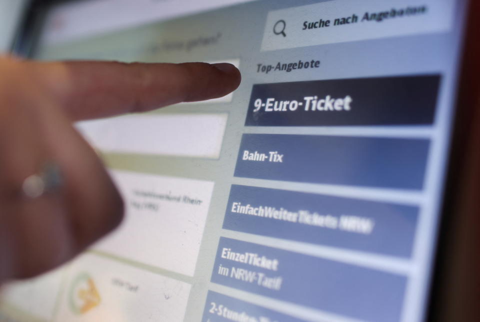 Das 9-Euro-Ticket wird bald von den Bildschirmen der Automaten verschwinden.