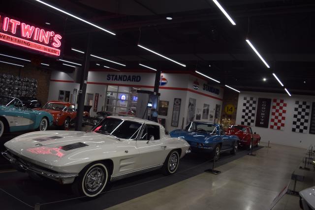 Chevrolet Presents Corvette Grand Sport to All-Star Game MVP Robinson Canó  – National Corvette Museum