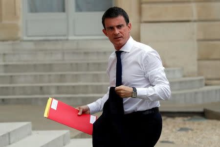 French Prime Minister Manuel Valls arrives at the Elysee Palace in Paris, France, July 16, 2016, to attend a defence meeting two day after the Bastille Day truck attack in Nice. REUTERS/Philippe Wojazer