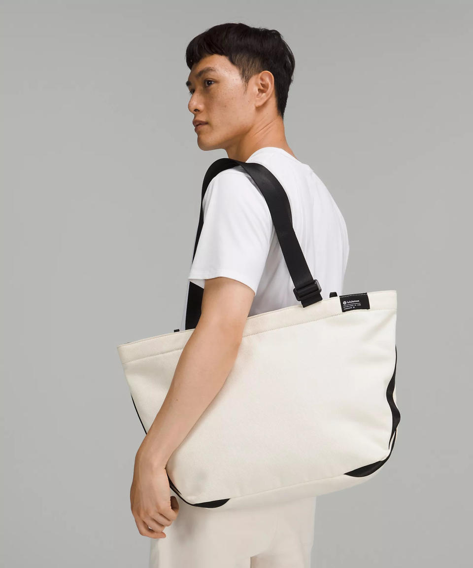 Clean Lines Canvas Tote Bag (Photo via Lululemon)