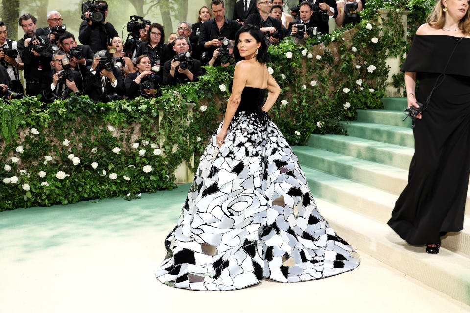 NEW YORK, NEW YORK - MAY 06: Lauren Sánchez attends The 2024 Met Gala Celebrating "Sleeping Beauties: Reawakening Fashion" at The Metropolitan Museum of Art on May 06, 2024 in New York City. (Photo by Jamie McCarthy/Getty Images)
