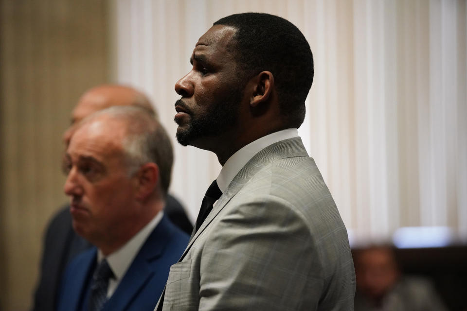 R. Kelly pleaded not guilty to a new indictment before Judge Lawrence Flood at Leighton Criminal Court Building in Chicago, Ill. on Thursday, June 6, 2019. (E. Jason Wambsgans/Chicago Tribune/Pool/TNS)