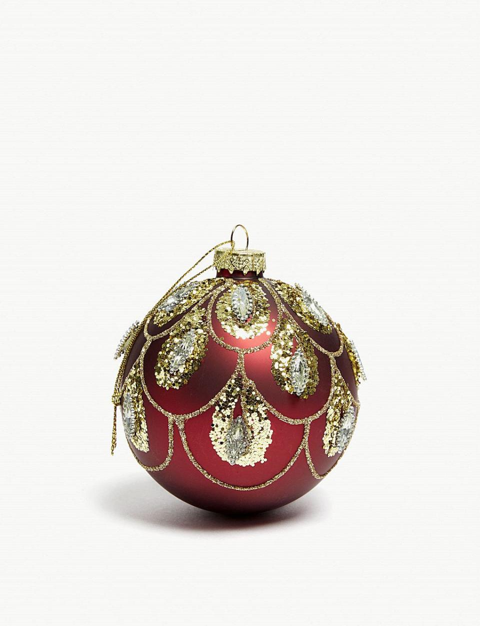 <p><a rel="nofollow noopener" href="http://www.selfridges.com/GB/en/cat/gisela-graham-glass-bauble_200-77025873-543/" target="_blank" data-ylk="slk:BUY NOW;elm:context_link;itc:0;sec:content-canvas" class="link ">BUY NOW</a></p><p><strong>Christmas Glass Bauble by Gisela Graham, £7.50, Selfridges</strong></p>