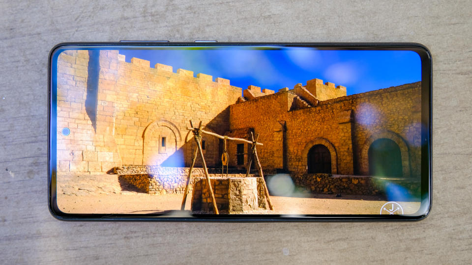 <p>Samsung Galaxy A52 5G hands-on photos</p> 