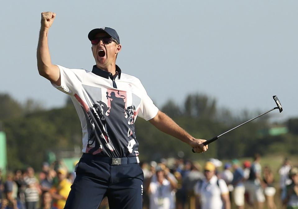 Justin Rose celebrates winning gold in men's golf. (REUTERS)