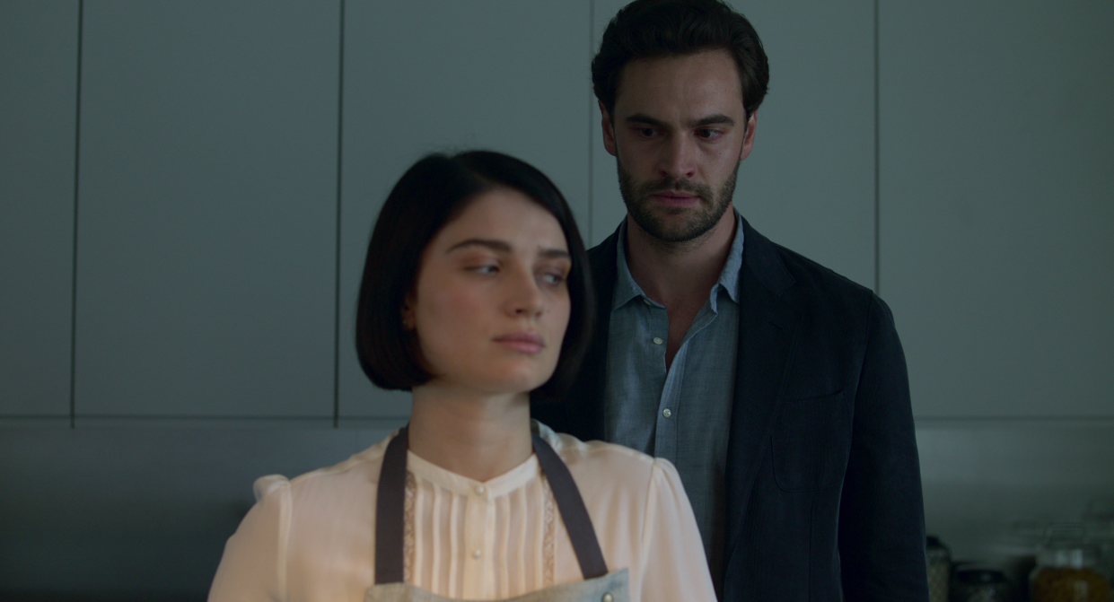 Eve Hewson and Tom Bateman play a couple in Behind Her Eyes. (Netflix)