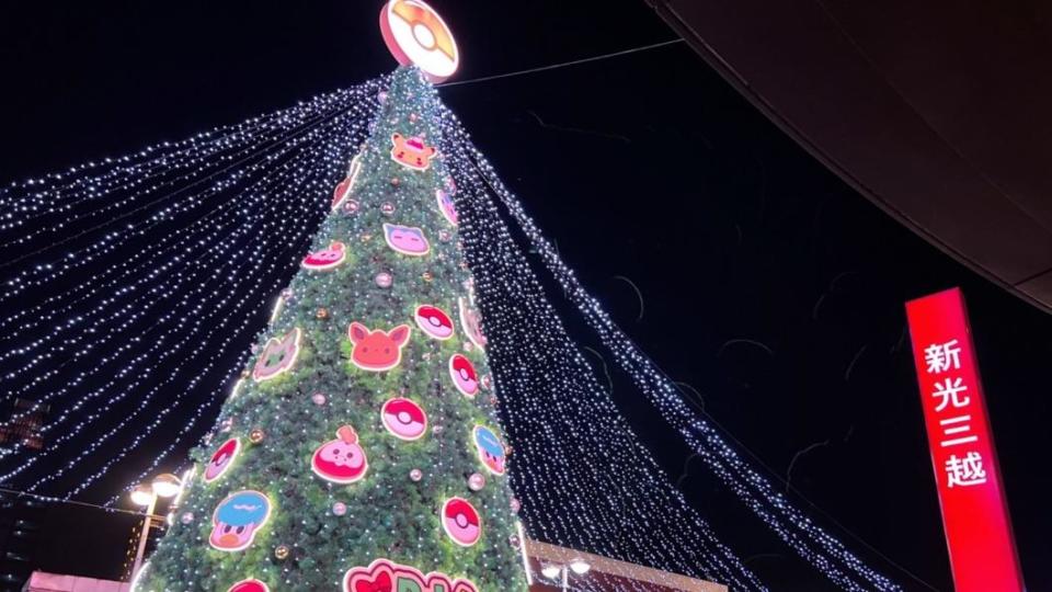 百貨有10米高寶可夢耶誕樹。（圖／業者提供）