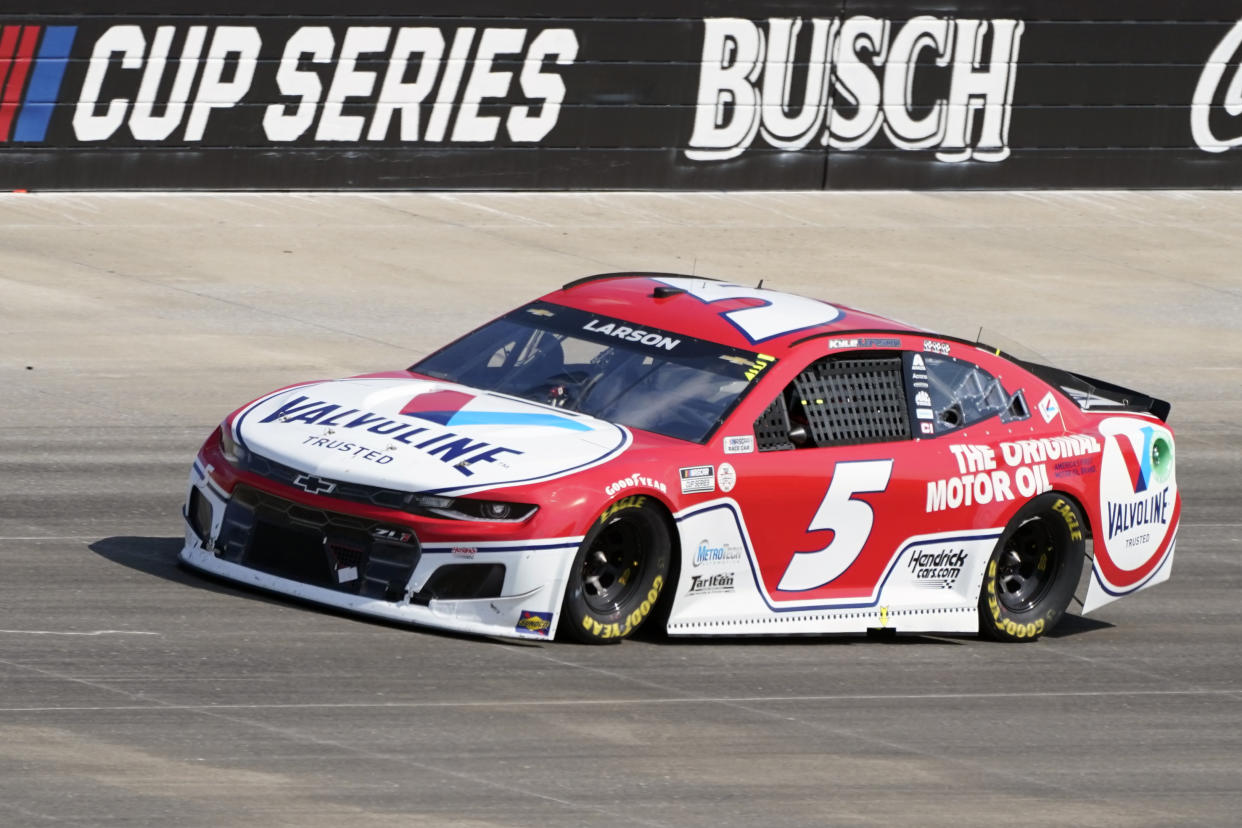 Kyle Larson (5) competes during a NASCAR Cup Series auto race Sunday, June 20, 2021, in Lebanon, Tenn. (AP Photo/Mark Humphrey)