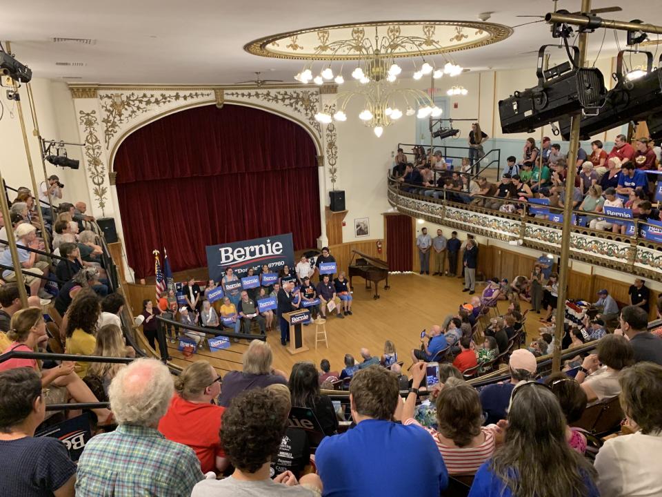 Sen. Bernie Sanders (I-Vt.) holds a Q&amp;A event in Littleton, New Hampshire. (Photo: Igor Bobic/HuffPost)