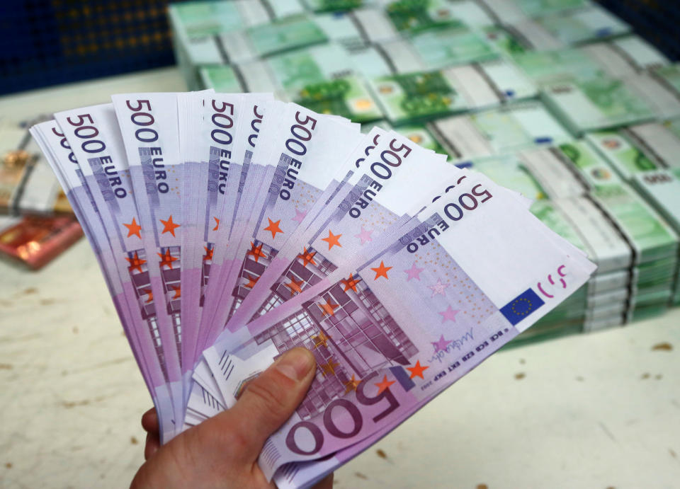 An employee holds 500 euro banknotes in the Money Service Austria company's headquarters in Vienna, Austria, March 3, 2016. REUTERS/Leonhard Foeger/File Photo