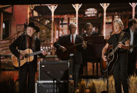 Willie Nelson (L) and Kris Kristofferson perform "Highwayman" at the 56th annual Grammy Awards in Los Angeles, California January 26, 2014. REUTERS/Mario Anzuoni