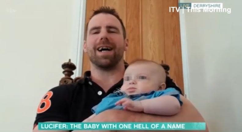 英國父母想幫新生兒取名為「路西法」（Lucifer），卻遭戶政人員以這是惡魔的名字為由拒絕。（翻攝自ITV Derbyshire Live）