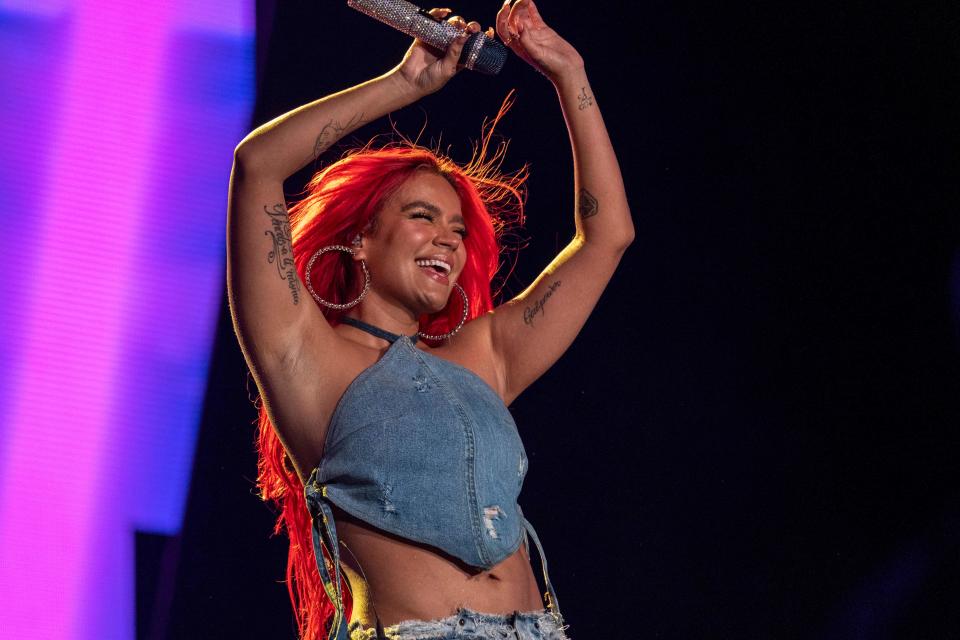 La colombiana Karol G en su gira donde se presentó en el Hiram Bithorn Stadium en San Juan, Puerto Rico. (Photo by Ricardo ARDUENGO / AFP) (Photo by RICARDO ARDUENGO/AFP via Getty Images).