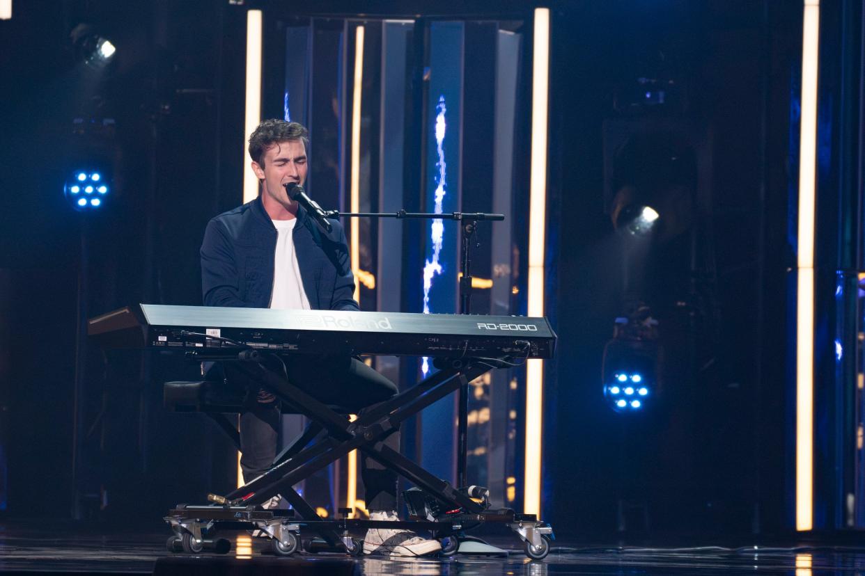 Sam 'Kayko' Kelly-Cohen performs on the Hollywood stage as part of the 2024 American Idol competition.