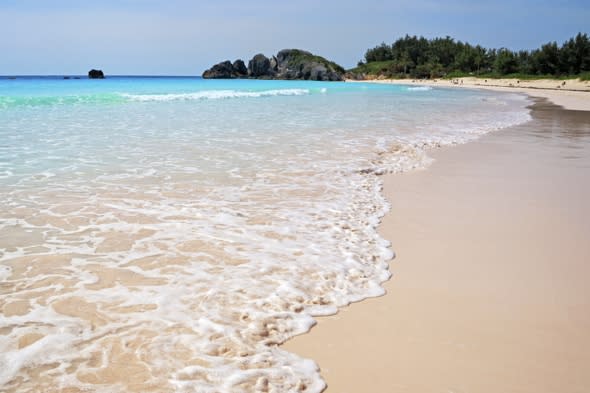 british-couple-rescued-life-raft-ocean-yacht-sinks-bermuda