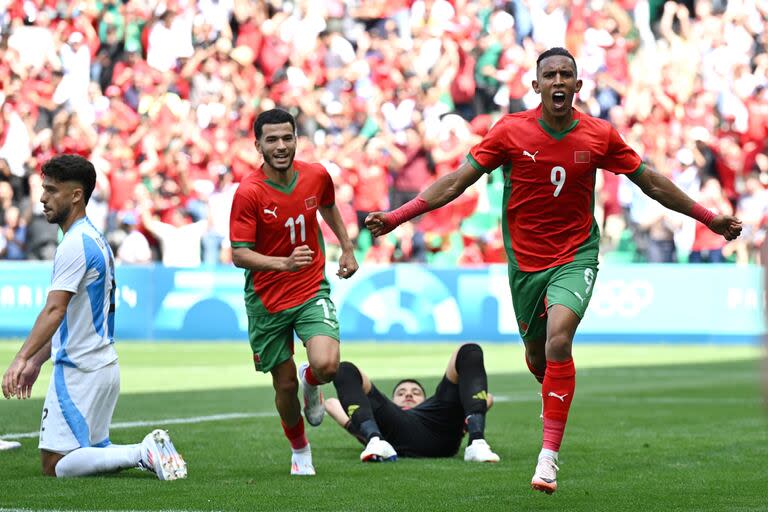 Soufiane Rahimi definió una gran jugada colectiva y Marruecos se adelantó en el marcador sobre la Argentina sobre el final del primer tiempo