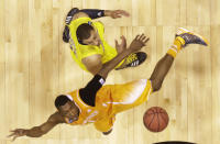 Tennessee's Josh Richardson and Michigan's Jordan Morgan go after a loose ball during the first half of an NCAA Midwest Regional semifinal college basketball tournament game Friday, March 28, 2014, in Indianapolis. (AP Photo/David J. Phillip)