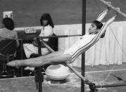 Nadia Elena Comăneci zählt zu den erfolgreichsten Turnerinnen der olympischen Geschichte. Bei den Spielen 1976 und 1980 gewann sie fünf Gold-, drei Silber- und eine Bronzemedaille. Als erste Turnerin überhaupt erhielt sie eine Wertung von 10,0. Comăneci wurde in Rumänien geboren, inzwischen ist sie Amerikanerin. (Bild: Frank Barratt / Getty Images)