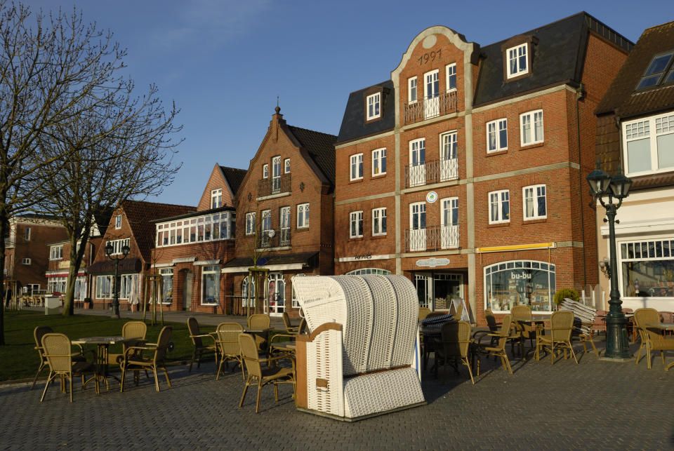 <p>Die größte deutsche Insel ohne Landverbindung zieht seit jeher Touristen an ihre Strände. Wer hier ein eigenes Domizil besitzen möchte, muss tief in die Tasche greifen. Im Schnitt zahlt man pro Quadratmeter zwischen 6.500 und 8.500 Euro, als Höchstpreis wurden jedoch auch schon 8.800 Euro gezahlt. </p>