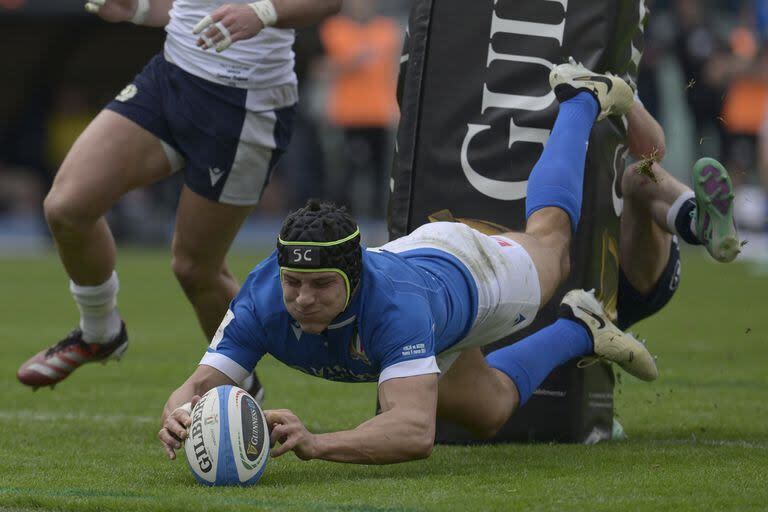 El argentino nacionalizado Juan Ignacio Brex anota un try. Fue la gran figura