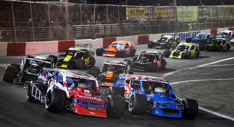 Cars race during the Miller Lite 200 for the Whelen Modified Tour at Riverhead Raceway on September 18, 2021 in Riverhead, New York. (Adam Glanzman/NASCAR)