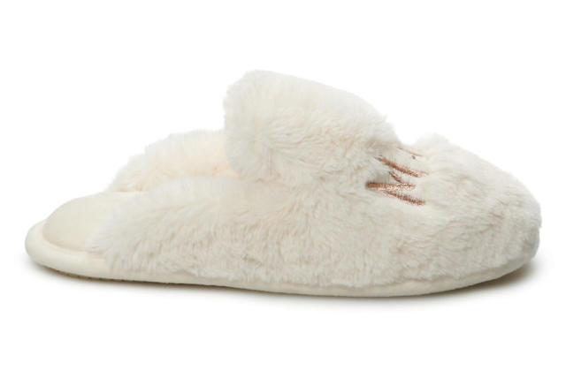 kylie jenner louis vuitton fluffy slippers