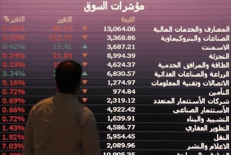 An investor monitors a screen displaying stock information at the Saudi Stock Exchange (Tadawul) in Riyadh, Saudi Arabia January 18, 2016. REUTERS/Faisal Al Nasser