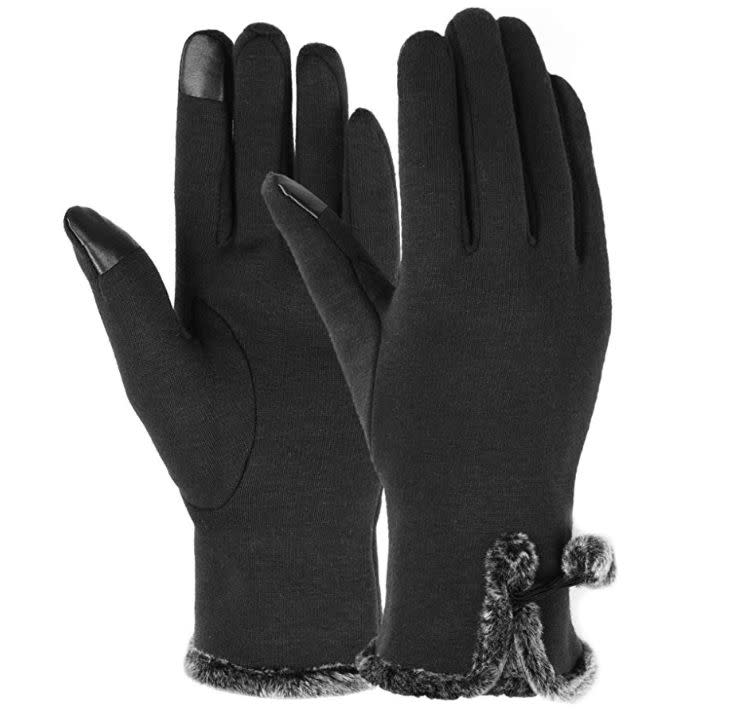 Keep your fingers from freezing with these toasty texting gloves. Find them for $12 on <strong><a href="https://amzn.to/2o9GsiX" target="_blank" rel="noopener noreferrer">Amazon</a></strong>.