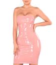 <p>Robe en latex “King Court Latex Dress in Mauve”, $35 (environ 30 euros), <a rel="noopener" href="https://fave.co/2y7zc95" target="_blank" data-ylk="slk:fashionnova.com;elm:context_link;itc:0;sec:content-canvas" class="link ">fashionnova.com</a> </p>