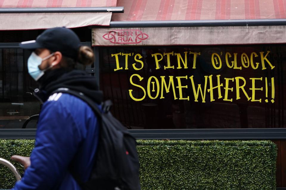 A sign in the window of a bar in Dublin city centre (Brian Lawless/PA) (PA Wire)