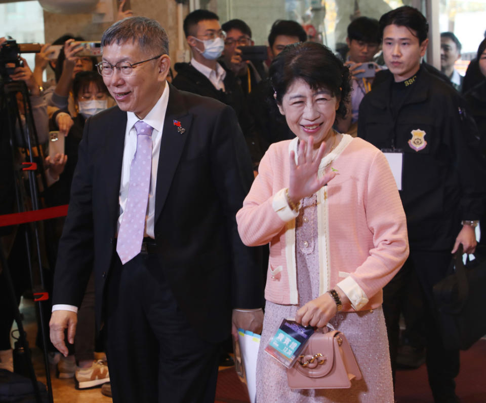 民眾黨主席柯文哲（左）與夫人陳佩琪（右）。（資料照片）