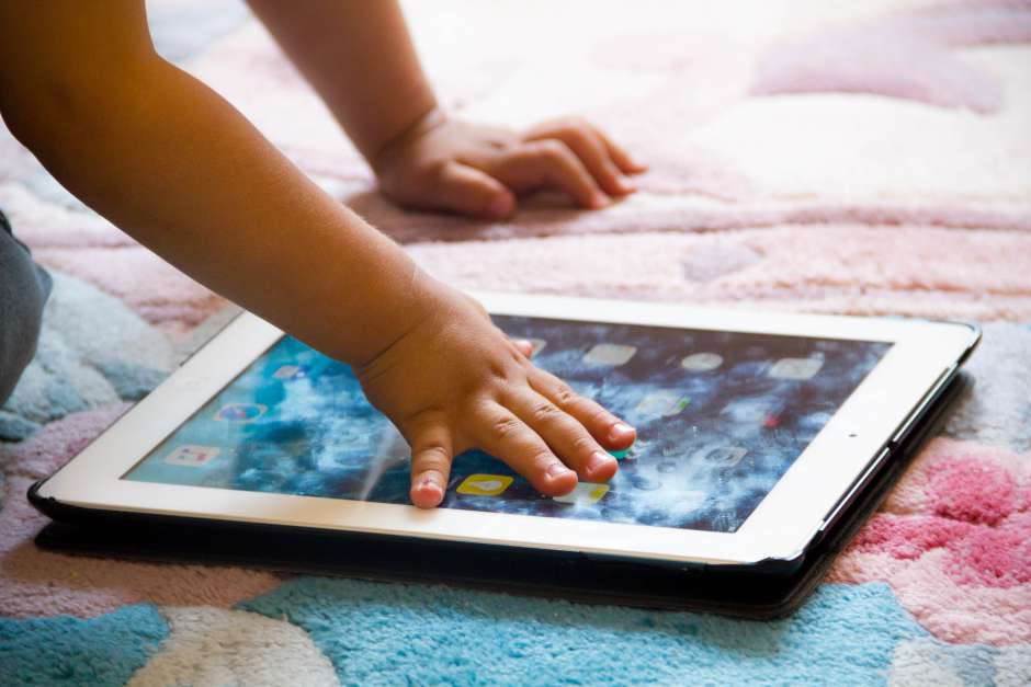 Los niños necesitan <span>expresar su creatividad y espontaneidad sin necesidad de utilizar un teléfono o una tablet.</span> (Foto: Shutterstock)