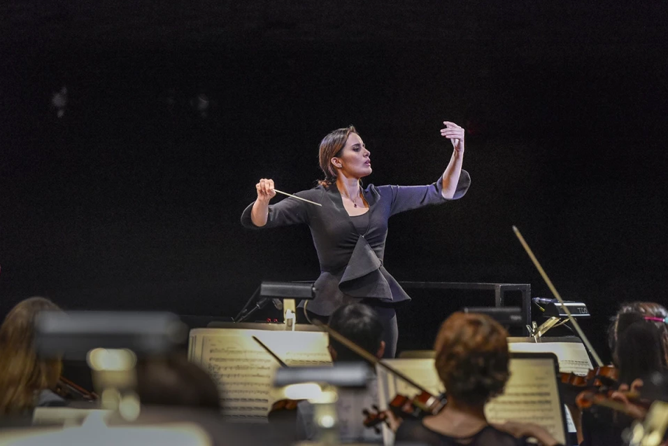 Lina Gonzalez-Granados conducts the Sarasota Orchestra in its “Luminous Colors” Masterworks series concert.