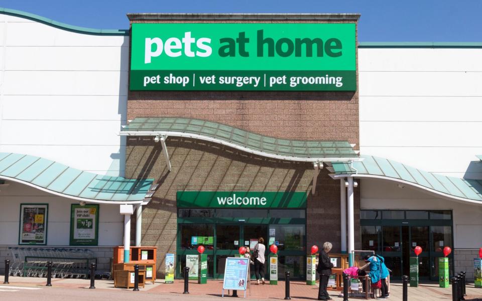 Pets at Home - British Retail Photography / Alamy Stock Photo