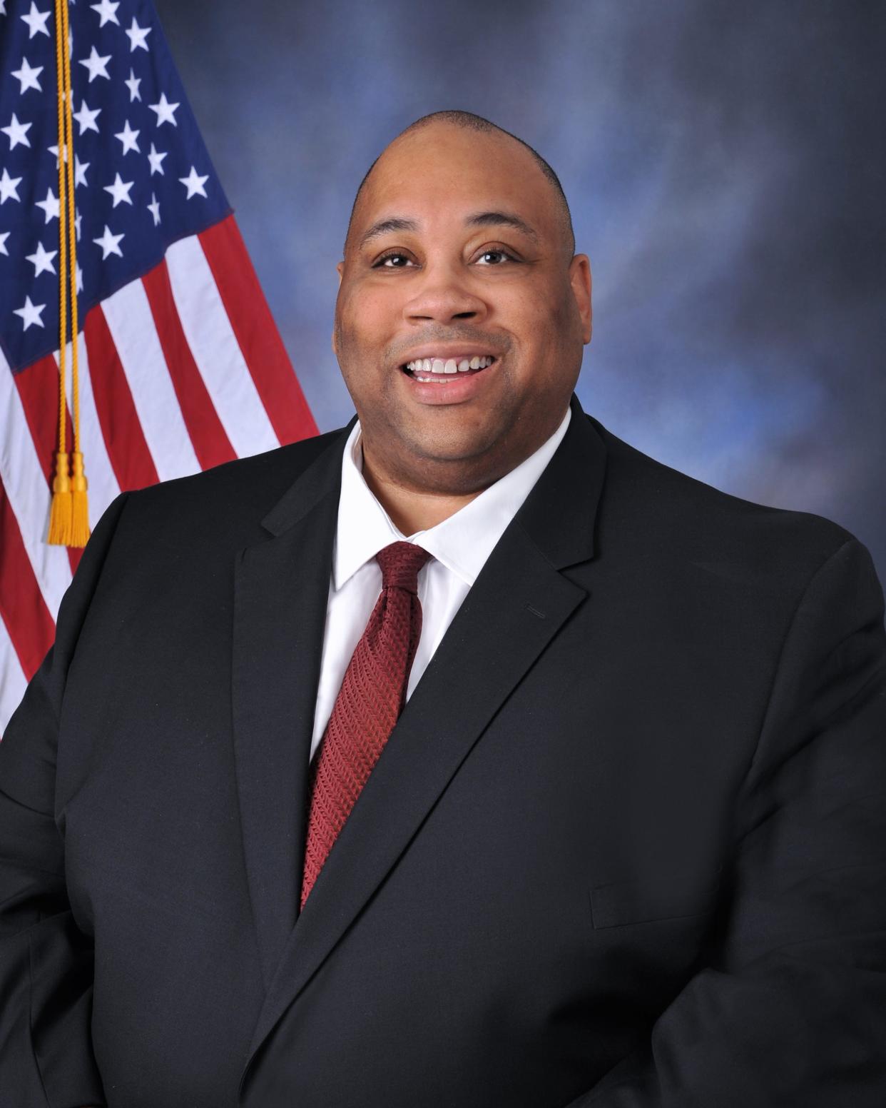 Fort Meade voted to hire Edward Walker Dean as its new city manager Tuesday night. Dean was previously city manager of Haines City, where he was fired after eight months on the job.