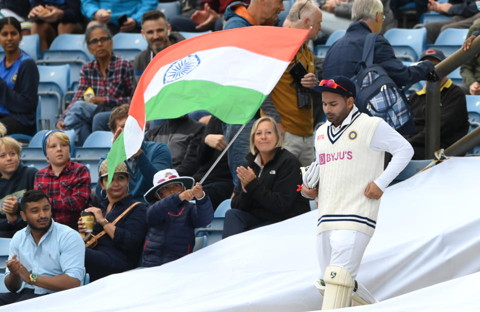 India wicketkeeper Rishabh Pant takes to the field ahead of day two of the Third Test Match between England and India at Emerald Headingley Stadium on August 26, 2021 in Leeds, England.