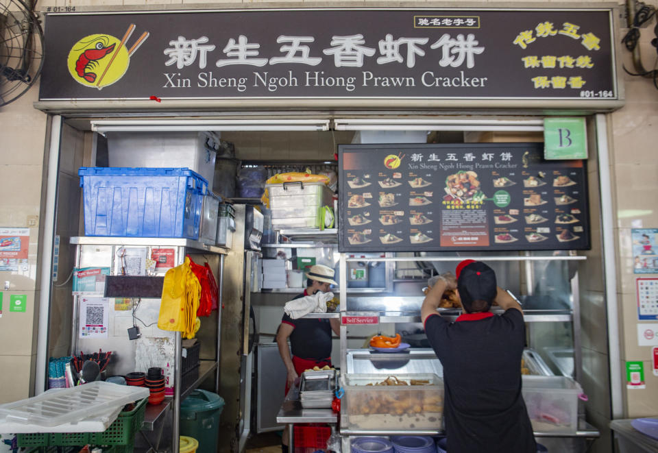 Boon Lay Place Food Village - Xin Sheng Ngoh Hiong Prawn Cracker