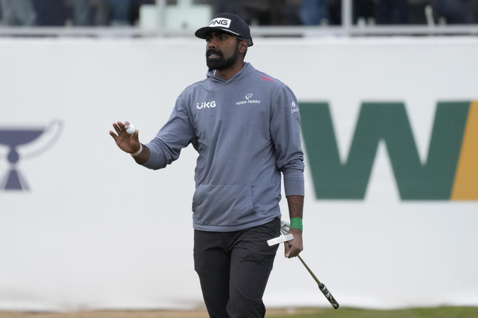 Sahith Theegala waves to the crowd after making a birdie putt at the 17th hole during the continuation of the second round of the Phoenix Open golf tournament, Saturday, Feb. 10, 2024, in Scottsdale, Ariz. (AP Photo/Ross D. Franklin)