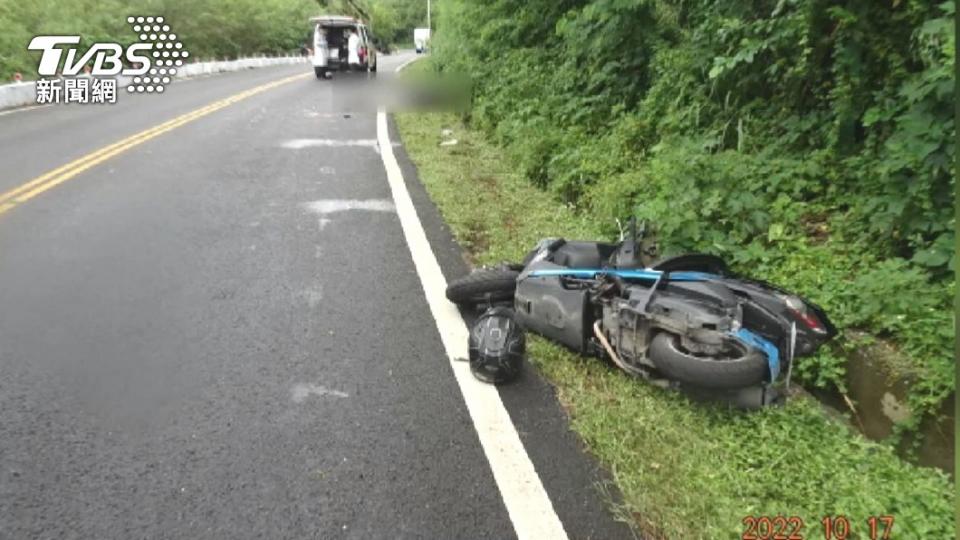 吳姓護理師被遊覽車後輪壓過頭部，當場沒了生命跡象。（圖／TVBS）