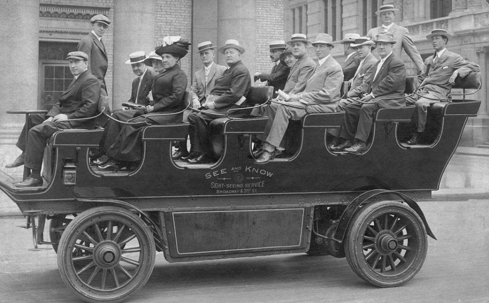 A tour bus in NYC in 1920