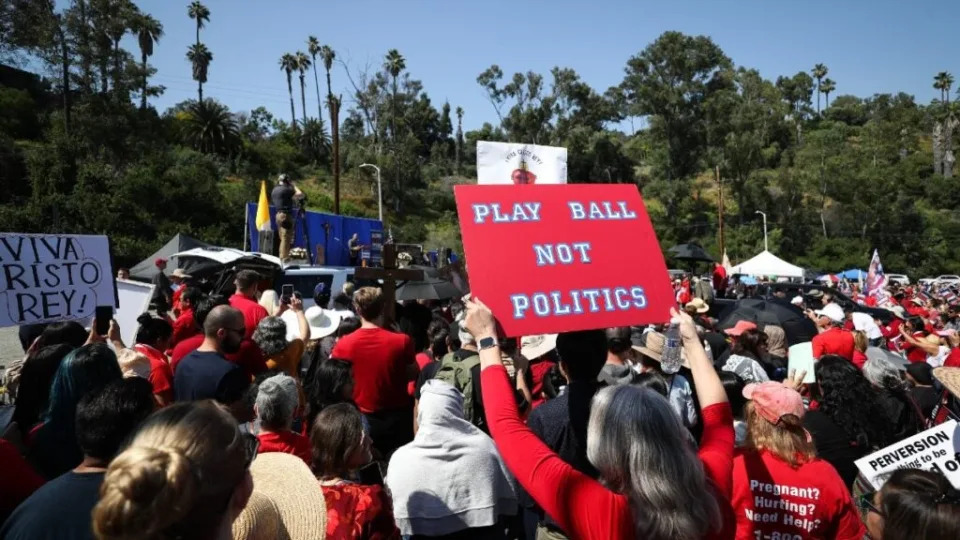 Hundreds Protest LA Dodgers Pride Night Over Award for Charity and Activist LGBTQ Group (ca.sports.yahoo.com)