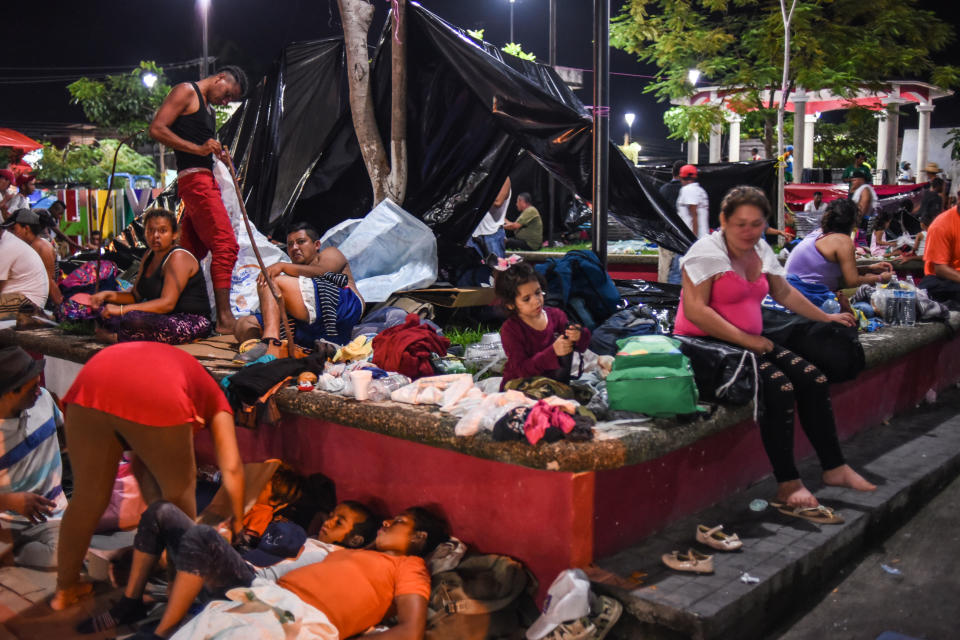 FOTOS | Migrantes toman calles de Huixtla, Chiapas, rumbo a EEUU