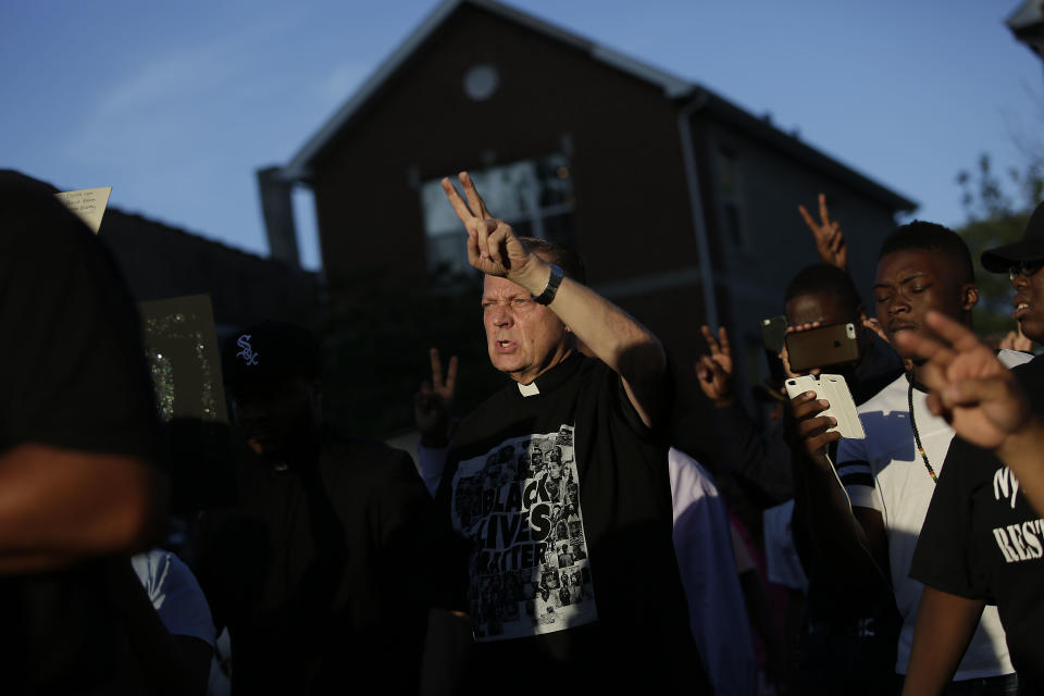 A Catholic Church review board cleared the Rev. Michael Pfleger of sexual abuse allegations. (Joshua Lott/Getty Images)