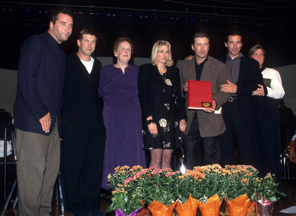 Daniel Baldwin, Stephen Baldwin, Carol Baldwin, Beth Baldwin, Alec Baldwin, William Baldwin and Jane Baldwin posing