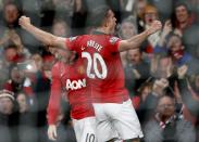 Manchester United's Robin van Persie celebrates his goal against Arsenal with Wayne Rooney during their English Premier League soccer match at Old Trafford in Manchester, northern England, November 10, 2013.