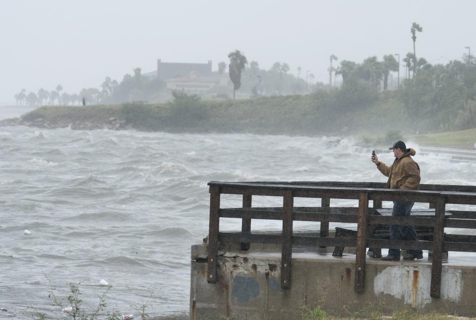 (FOTOS) Texas se prepara para la llegada de un huracán devastador