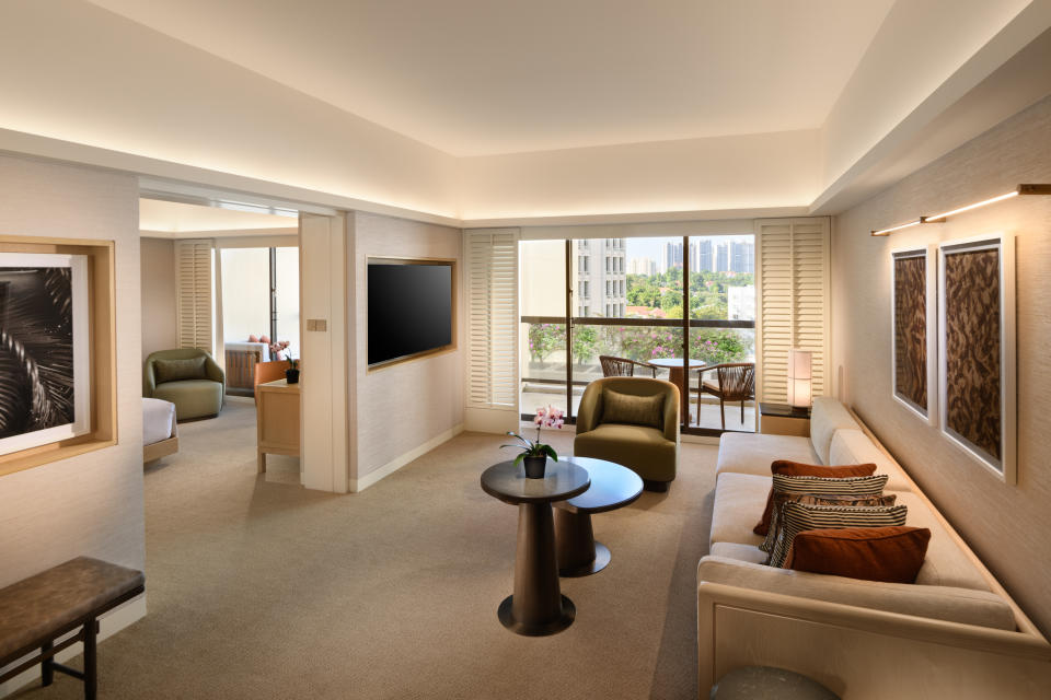 The Living room of the Deluxe Suite (Photo: Conrad Singapore Orchard)